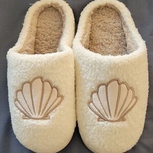 Cozy Cream Women's Slippers